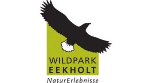 Logo des Wildparks Eekholt mit stilisiertem Adler und dem Schriftzug &bdquo;NaturErlebnisse&ldquo;.